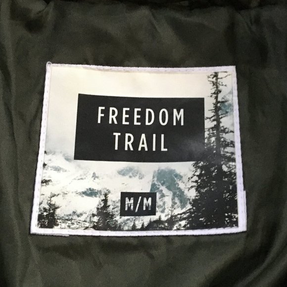 FreedomTrail Thin Puffer Coat - Picture 5 of 6